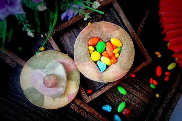 五彩斑斓包装的糖,五颜六色的彩虹糖