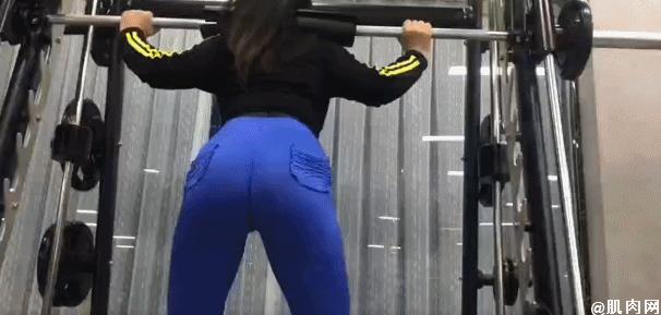 四川护士脱掉制服，却遭网友炮轰：现在的护士真会玩？