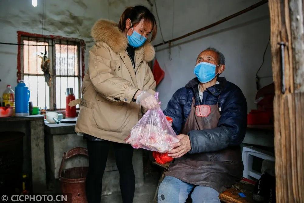 新华社丨铜陵村民不出门“代购”送上门