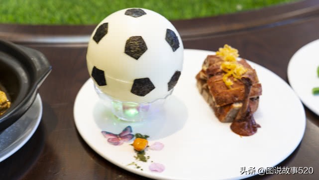 探秘国内首家足球酒店，满眼是足球，美食“跑鞋”装