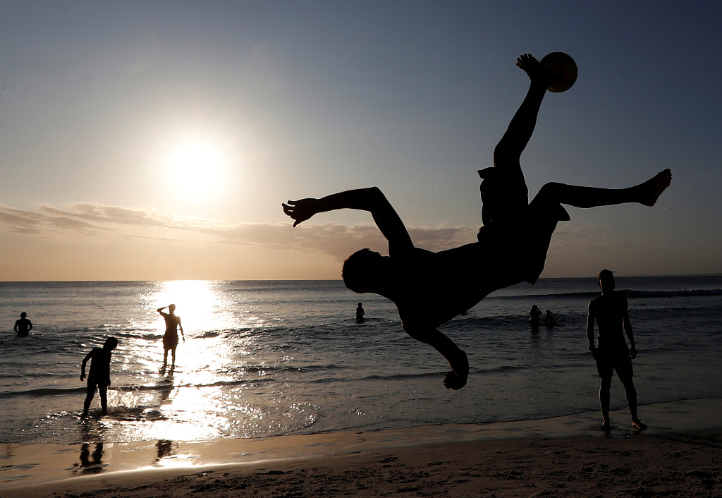 宸磋タ瓒崇悆鐞冩槦鍫曡惤,宸磋タ瓒崇悆宸ㄦ槦鍗佸ぇ浼犲鐞冨憳鍥為【
