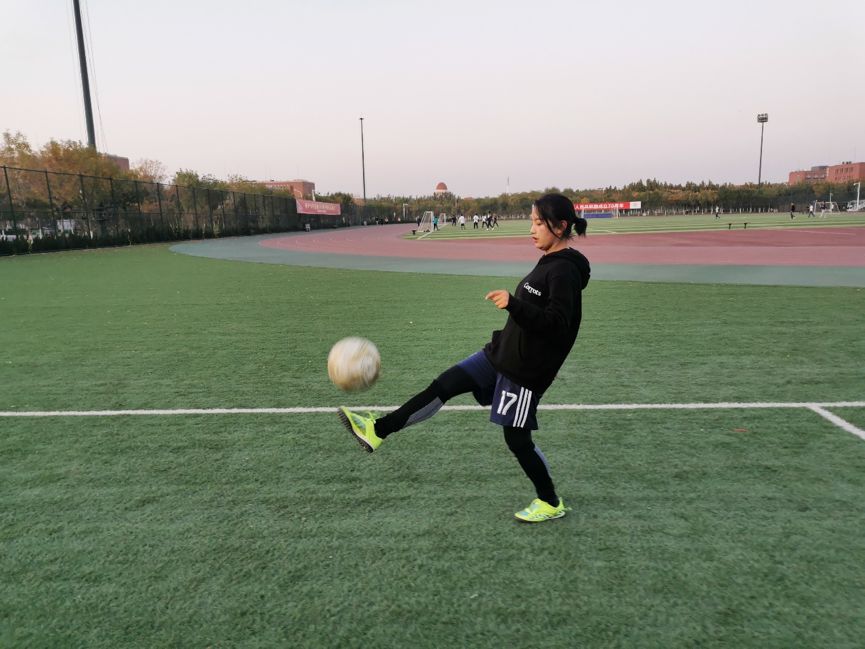 由于南开没有女足，所以她选择加入男足……