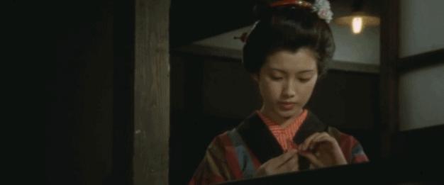 她是私生子，14岁成名，与父亲断绝关系，却在巅峰时期选择隐退