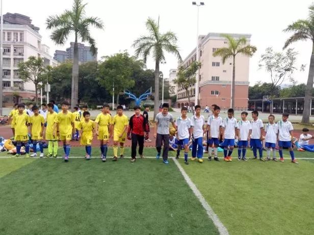 腾飞广州黄埔,热烈祝贺我校获足球特色学校