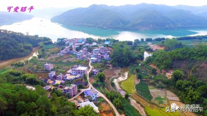 昭平县桂江东岸公路视频,贺州昭平道路建设