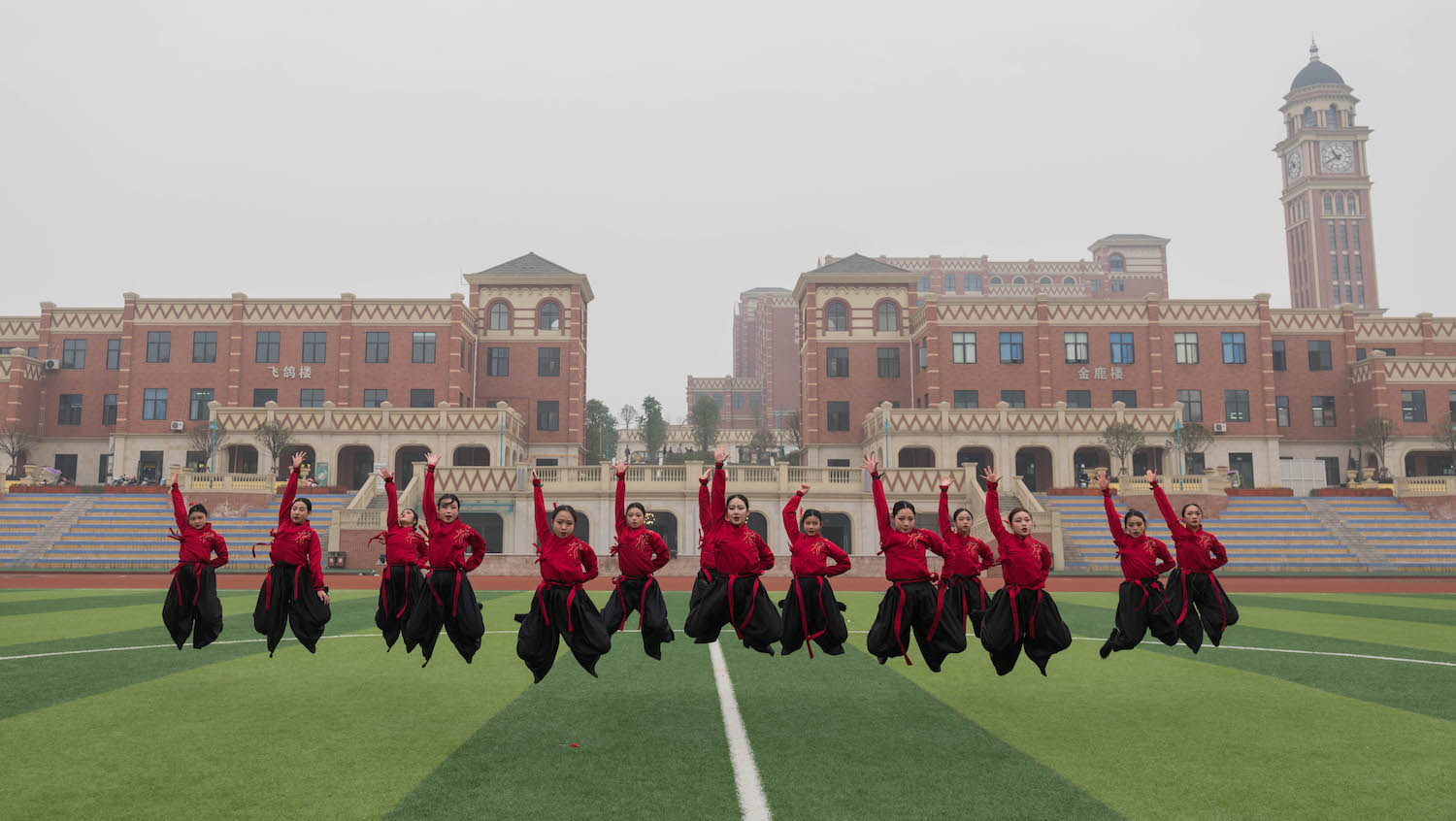 绌哄鐬棿鍙樿韩濂冲叺,绌哄蹇棯鏄ョ鑸┖