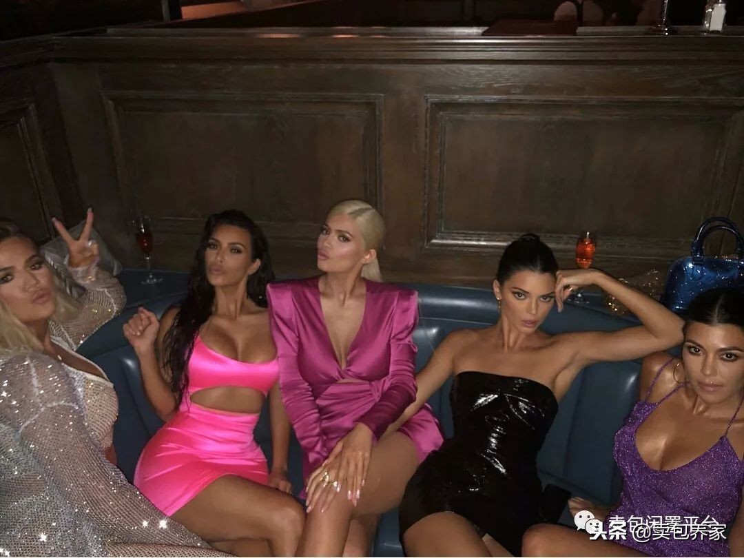 年赚1.5亿成家中最穷，生在名利场，把所有想要的都拿到她才23岁