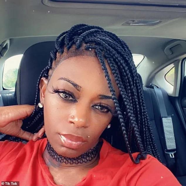 美国女人用强力胶做发胶,美国女子用发胶固定头发结果