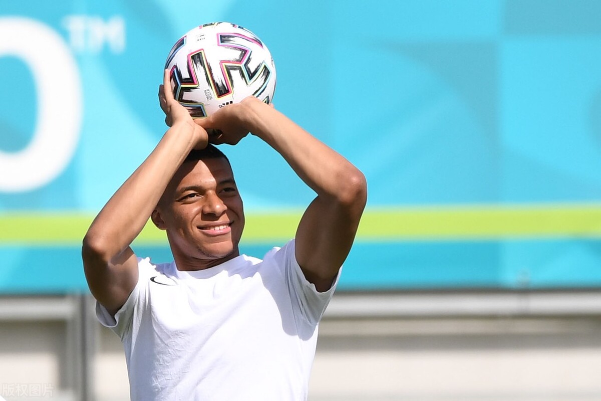 欧洲杯姆巴佩加速奔跑,欧洲杯最新赛况姆巴佩