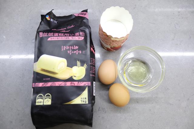 无油无糖的小蛋糕，老人和血糖高的人特别喜欢吃，暄软蓬松解馋