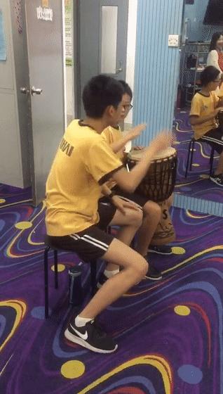 67名小男孩，靠身体打击模拟出雨声，最后的和声太震撼了