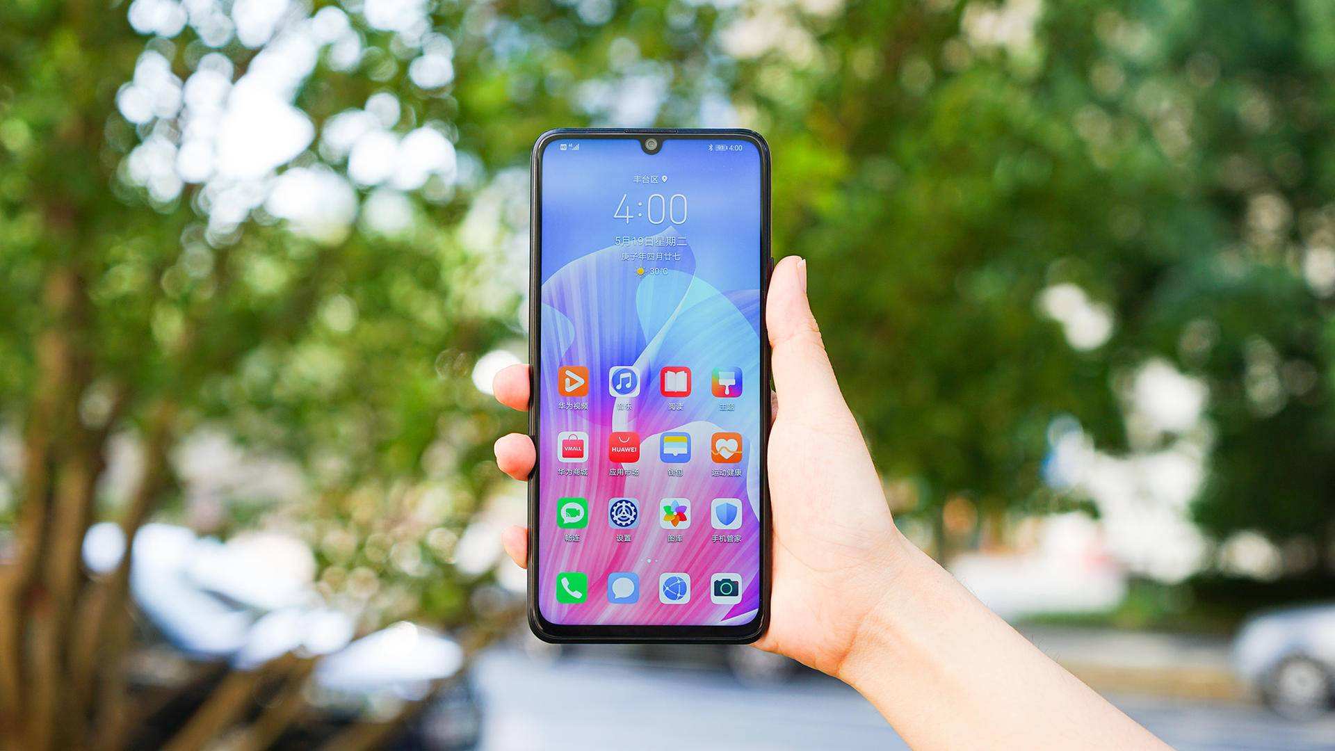 华为1000到2000性价比高的手机,给父母买手机推荐华为