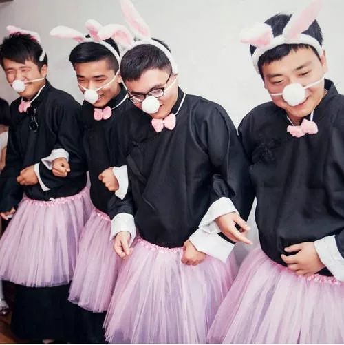 适合一对伴郎伴娘的接亲游戏,两个伴郎接亲小游戏创意环节