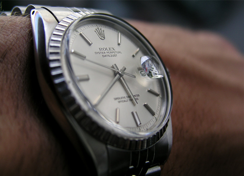 金表好看还是银色好看,金表和钢表哪个更保值