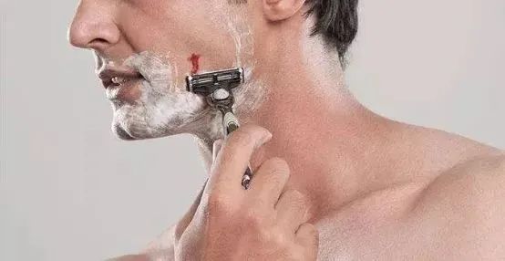 男人“丢三拉四”全国统一，这款口红大小的剃须刀，告别邋遢形象