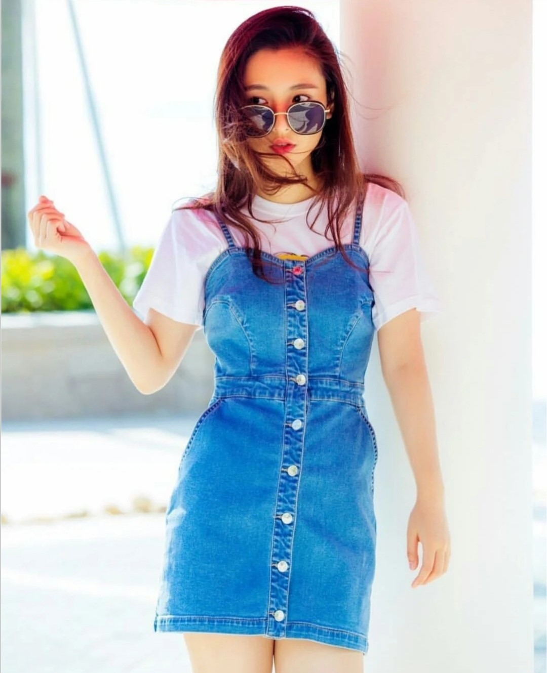 吴倩粉色吊带,吴倩黑色吊带造型