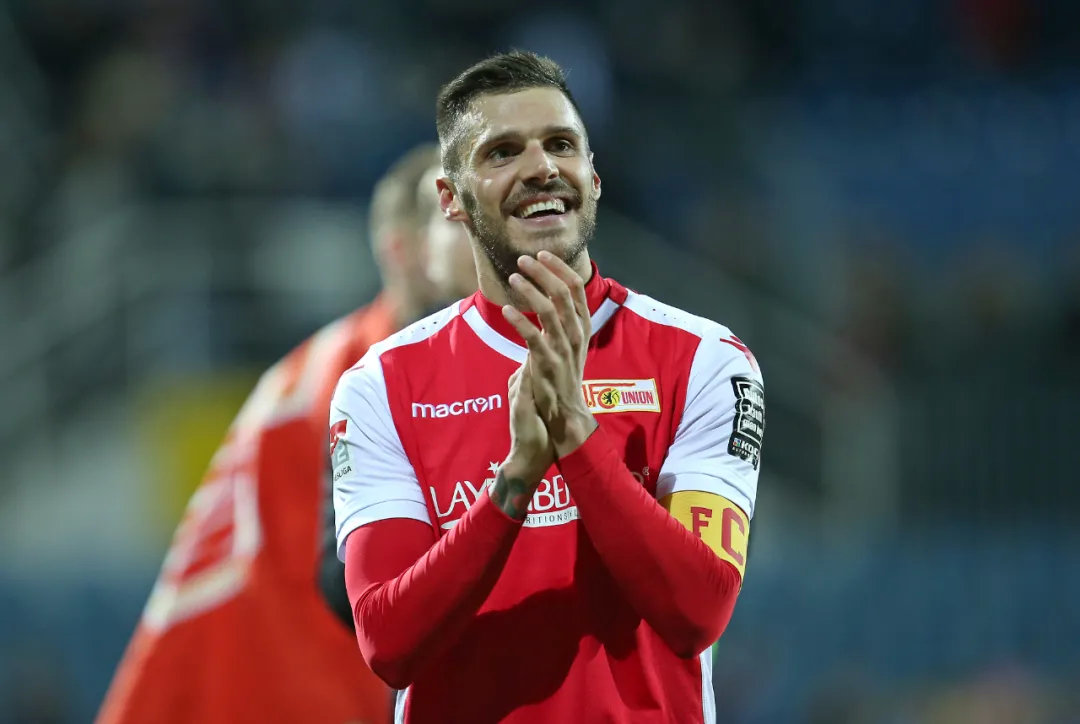 别吵了！听我的，都听我的