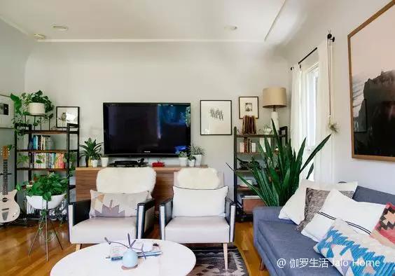 客厅可以有电视，但不该成为主角，它们可以摆成这样
