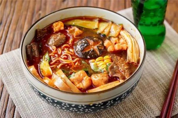 开麻辣烫店需要哪些证件,开一家麻辣烫店需要考虑哪些因素