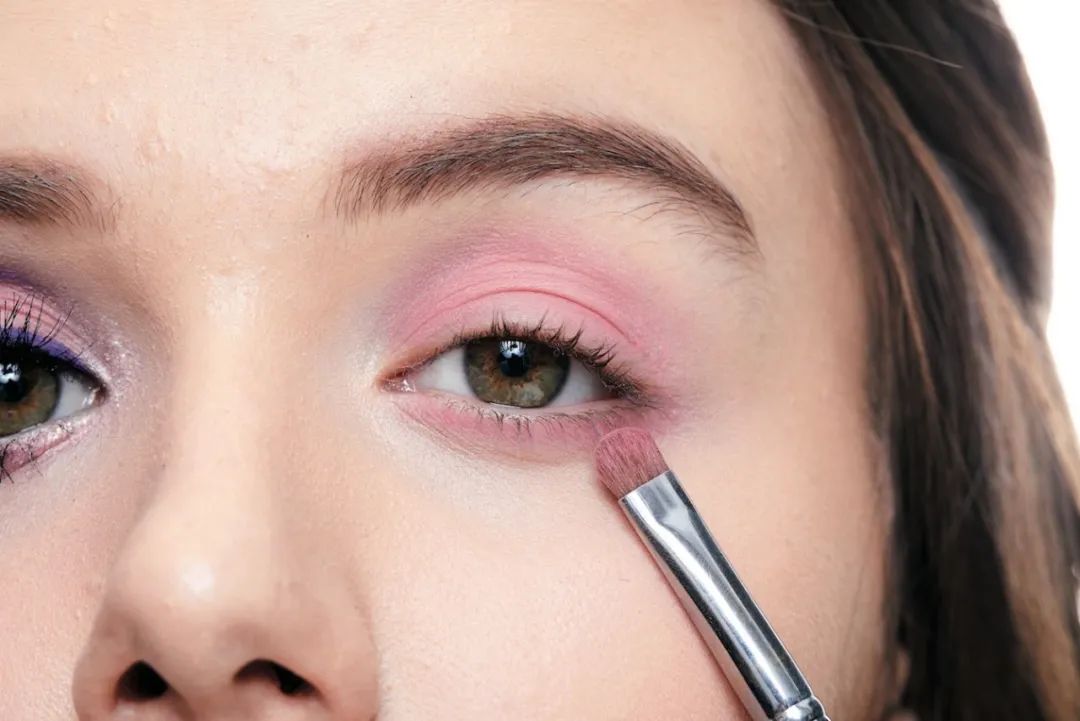 靓妆魅惑,亮闪闪玫瑰金妆容教程