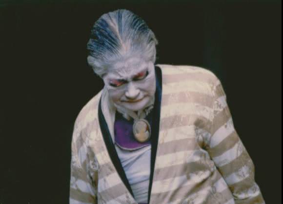 日本一*女妓**站街拉客到74岁，只为等一人