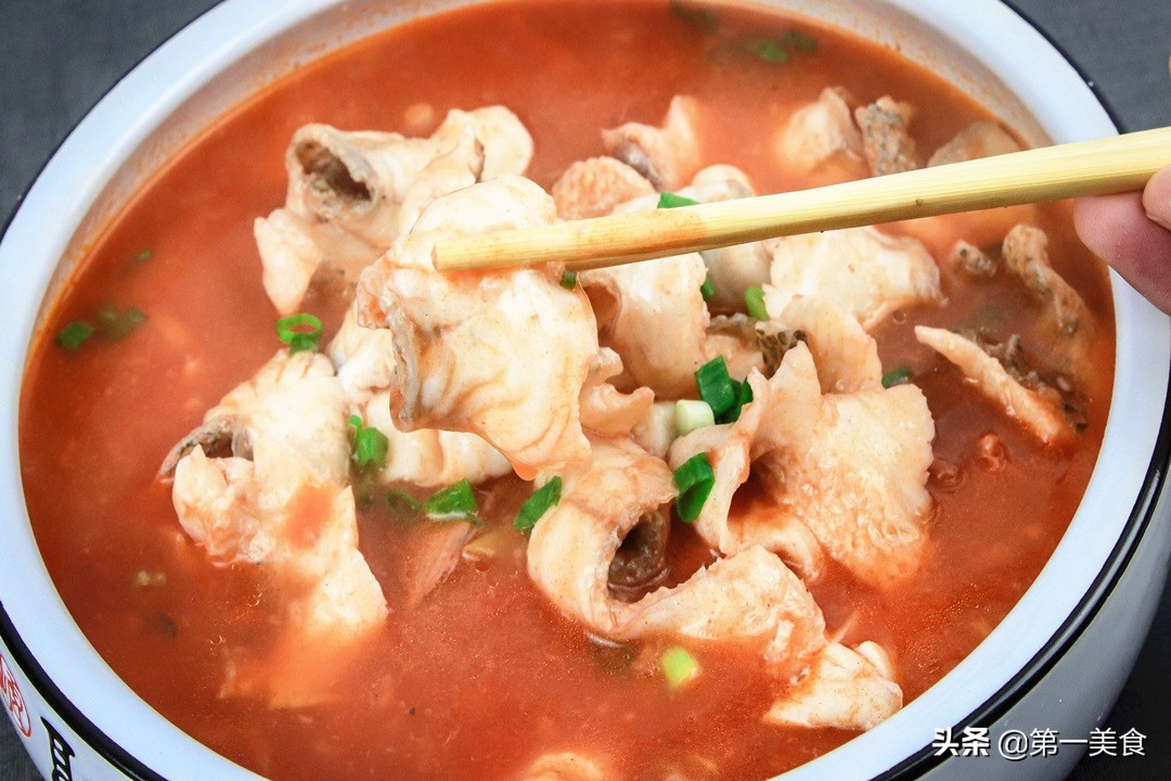 鲈鱼这个做法火了比清蒸的鲜香,鲈鱼不用清蒸这样做也很好吃