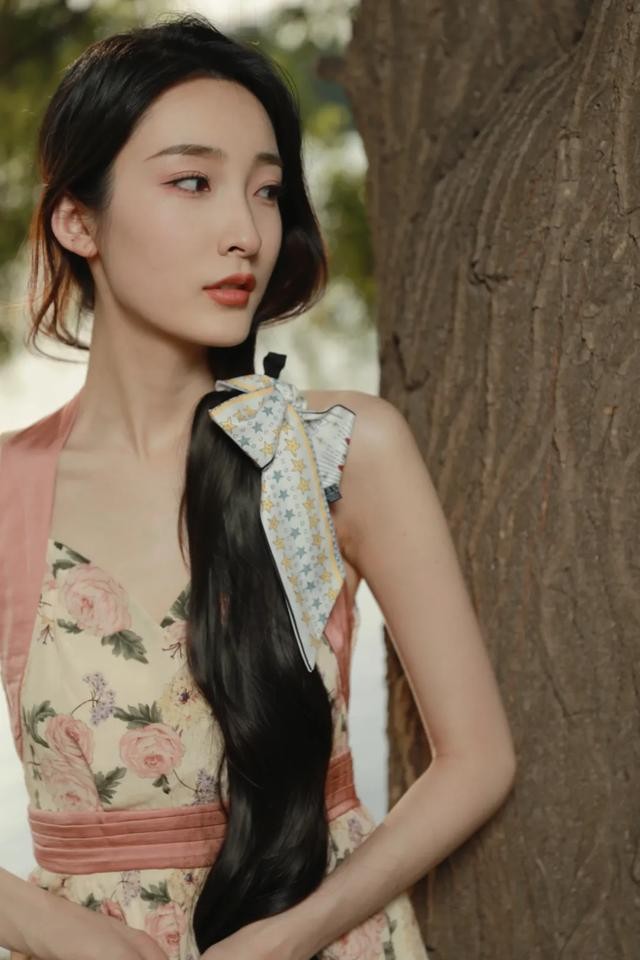 为什么你穿裙子显黑又显胖？不是因为身材不好，而是你没搭配好