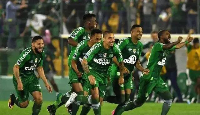 体坛十大最感动人的时刻,国外体坛感动视频