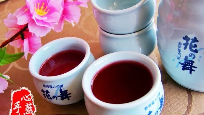 你吃过蘸酱油的杨梅吗,杨梅吃法蘸盐