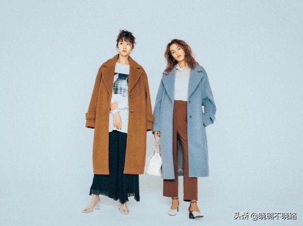 双面羊绒大衣搭配什么裤子好中款,羊绒大衣怎么搭配裤子和打底好看