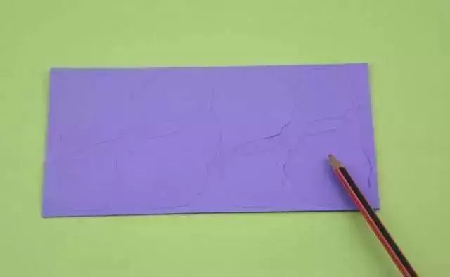 银杏叶手工花贴画幼儿园简单,彩色皱纹纸怎么做手工花幼儿园