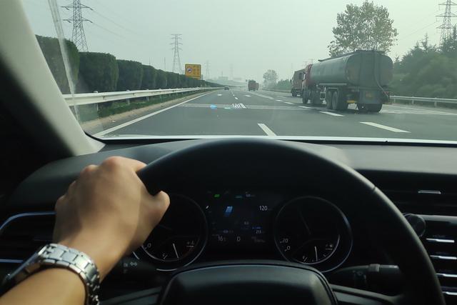 国服第一车黑雅阁,好车推荐之丰田凯美瑞