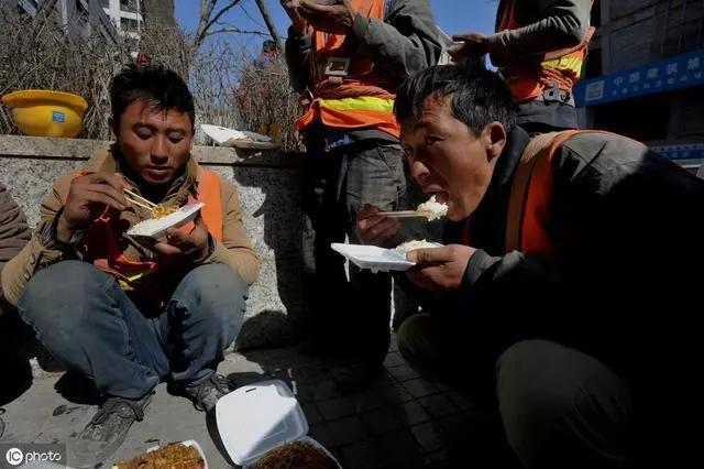 直到1978年全国仍有多少农民贫困,1978年有多少农民处于贫困的状况