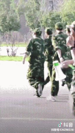 我参加的不是军训，绝壁是人体艺术展啊