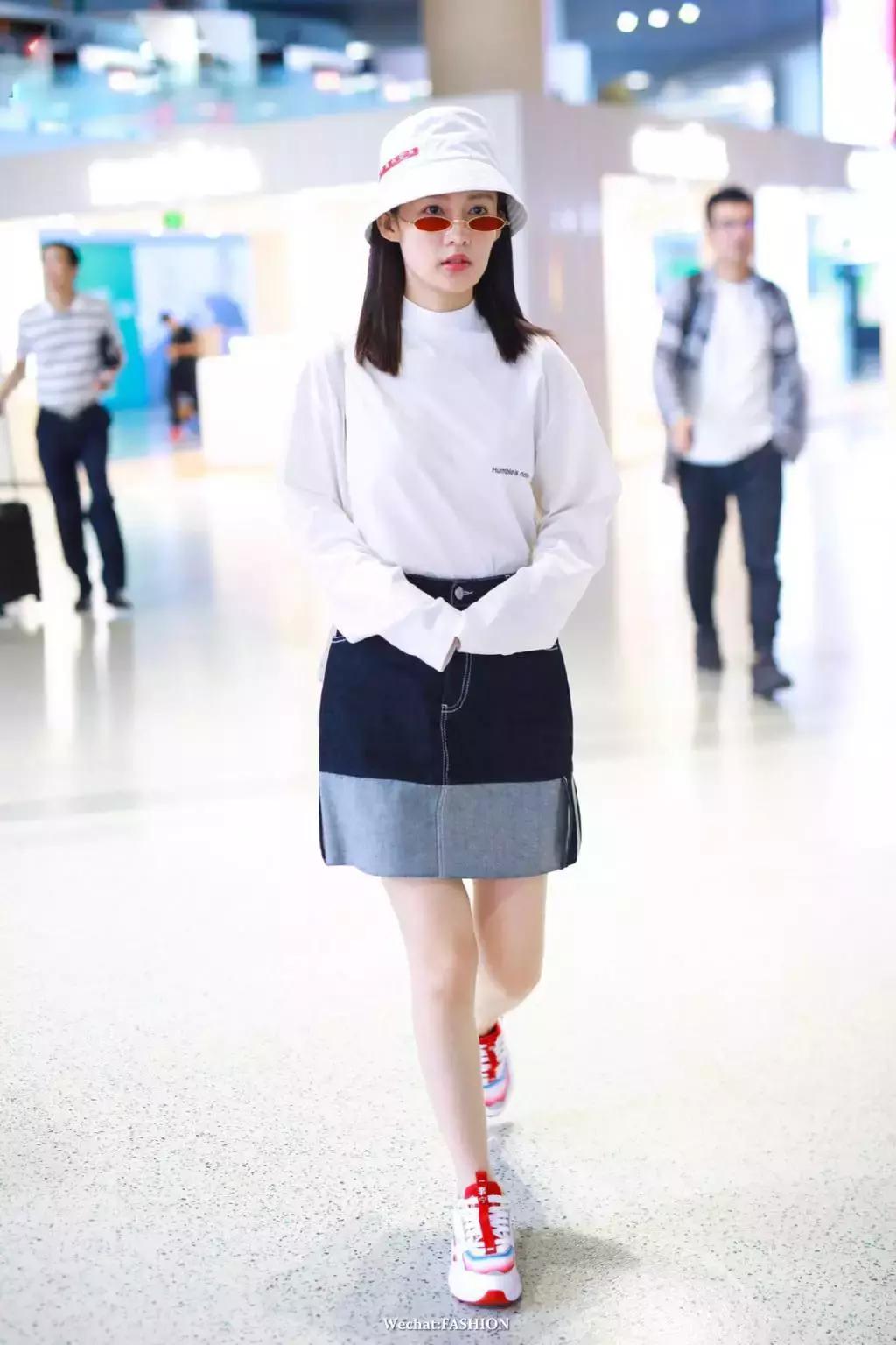 卫衣配什么裙子好看春天,卫衣裙子怎么搭配才好看