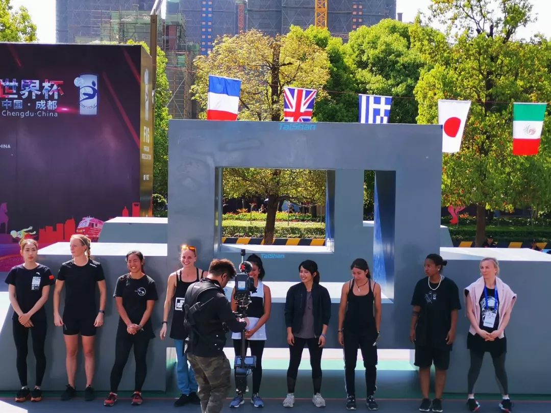 跑酷比赛高手视频,跑酷高手齐聚重庆