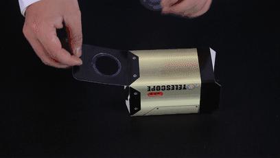 两张硬纸片被熊孩子轻松玩成了望远镜