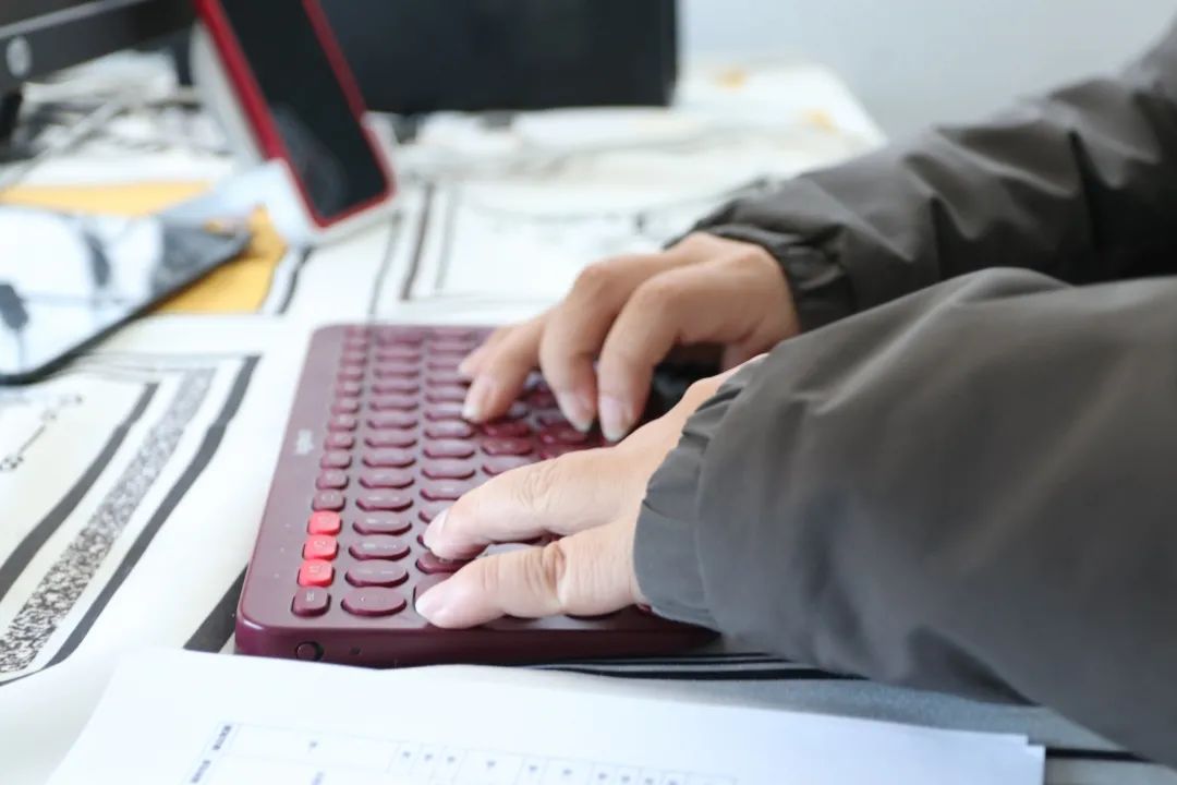 人民日报致敬了不起的她,人民日报点赞的脑瘫康复