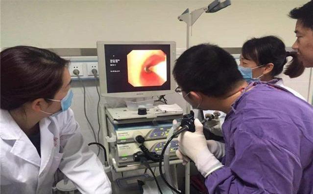 6岁女儿体内发现异物,女孩六岁身体下有异味怎么办