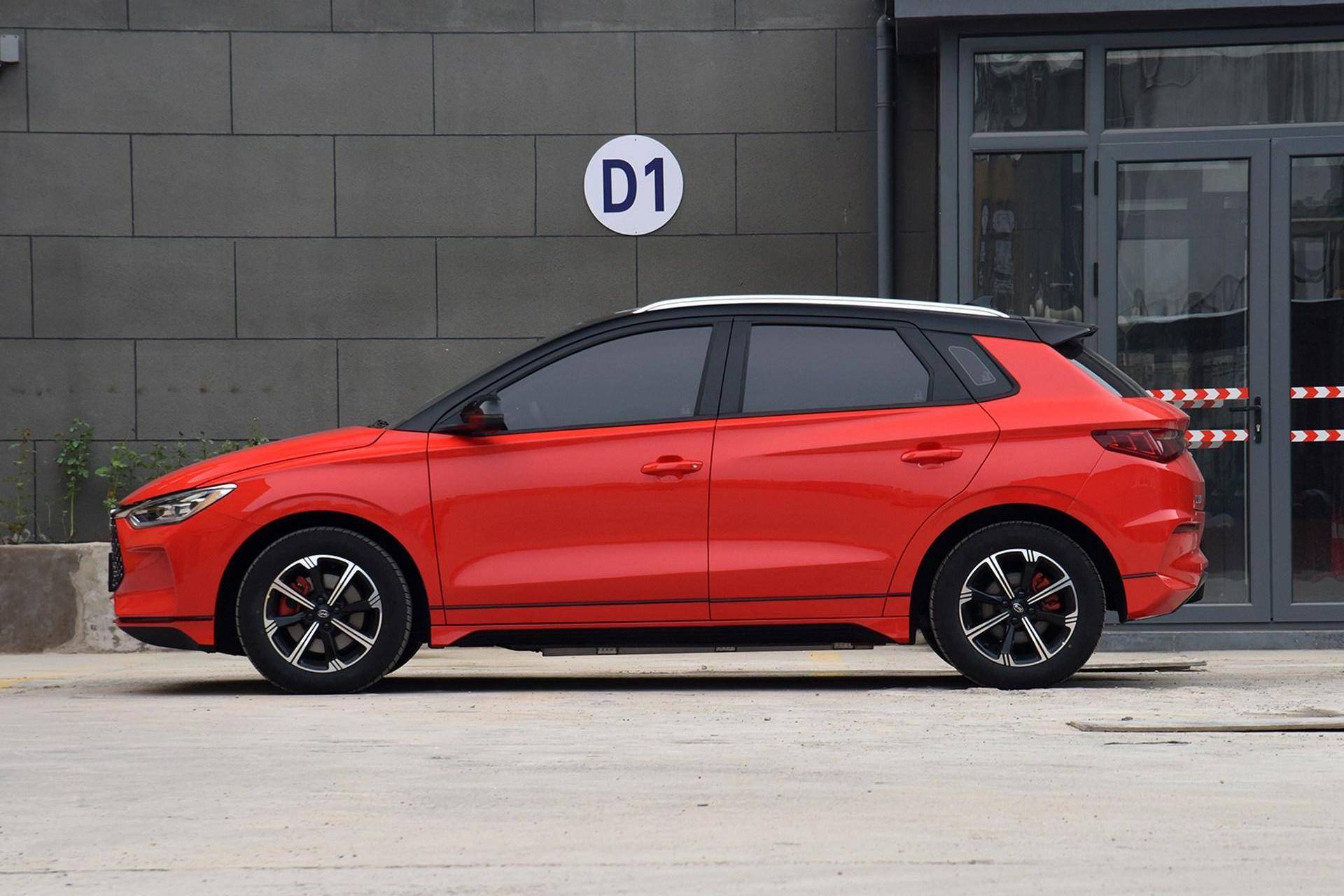 国产电动两厢车,高颜值大型电动两厢车