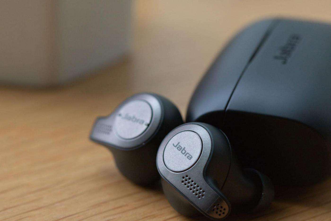 顶级tws无线蓝牙耳机评测,jbltune120tws真无线入耳式耳机