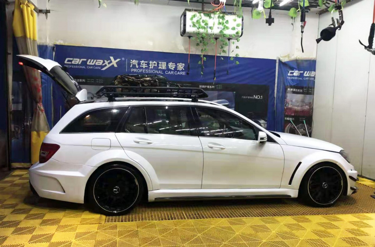 新款奔驰c200改装最帅效果,小县城越野改装店