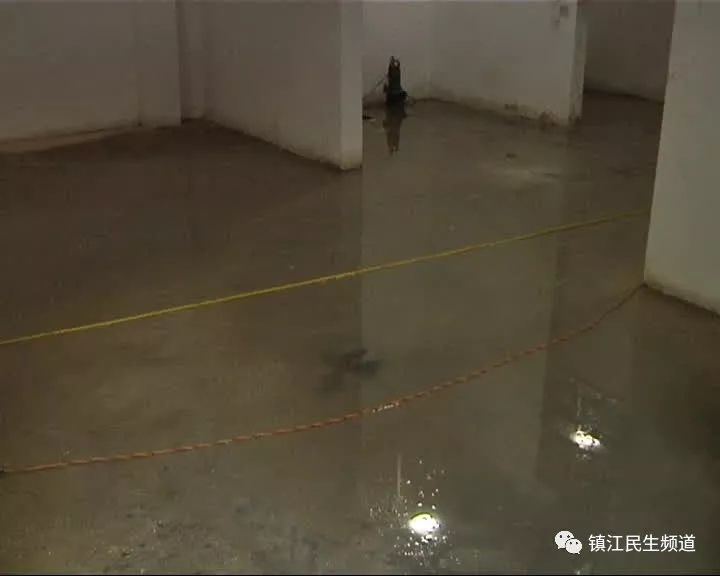 邯郸美的城顶楼漏水,美的城三期别墅