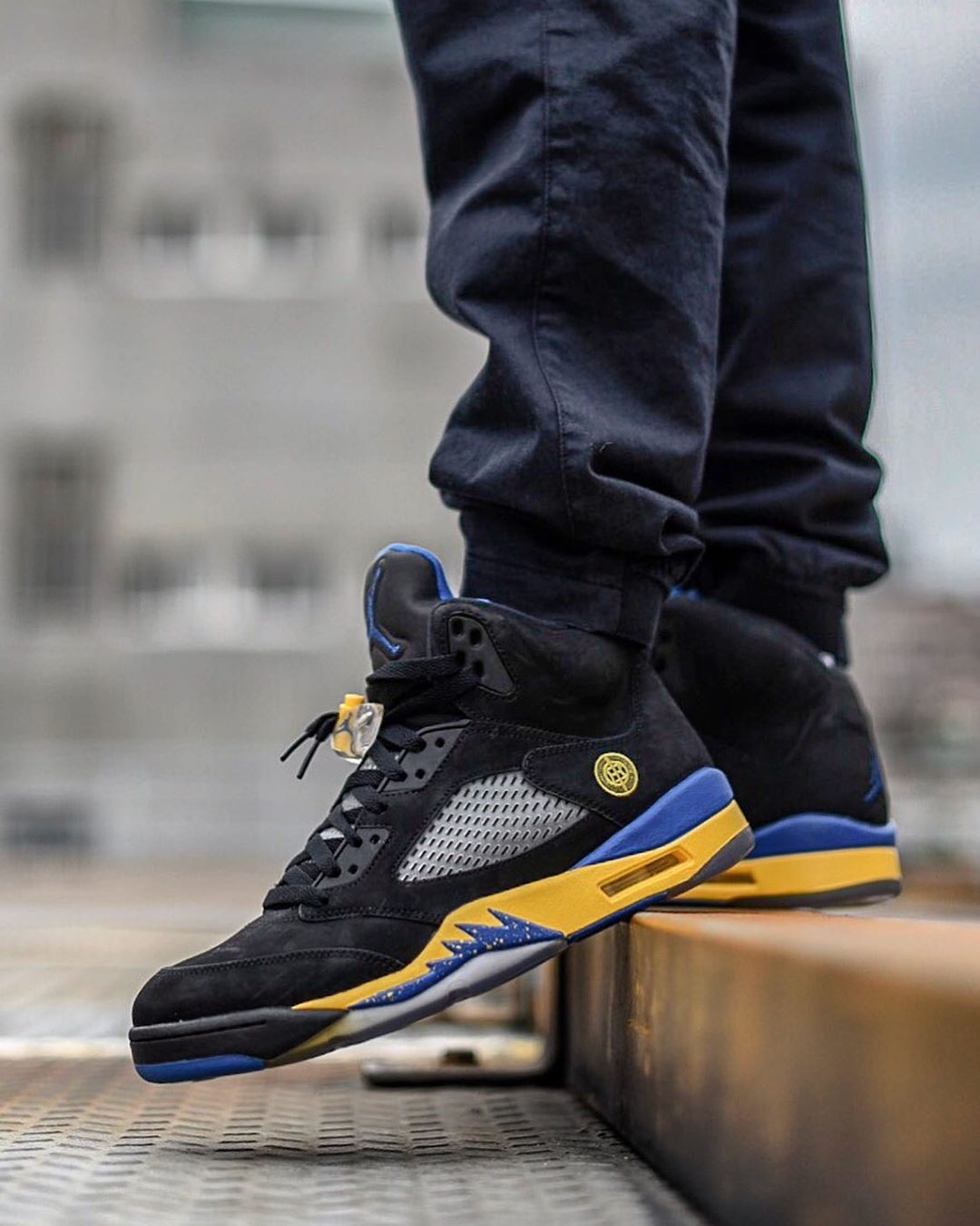 鞋舌挂着购物小票？！这双AirMax90处处都是中国特色