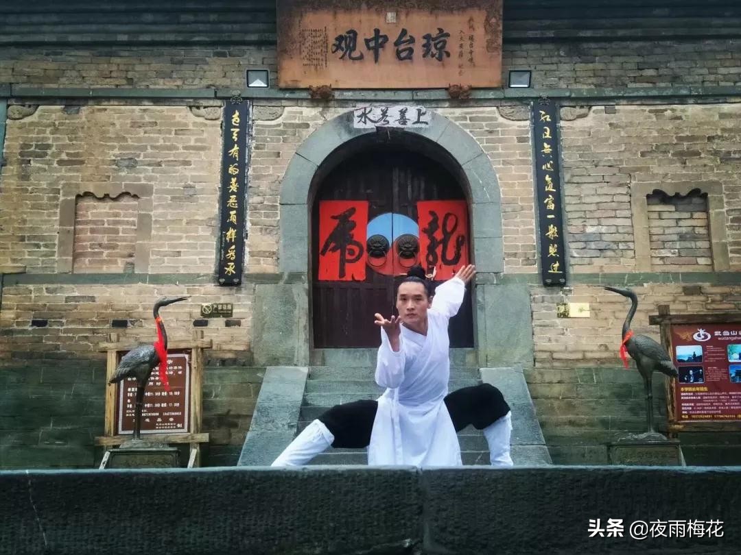 这个暑假你想学36路腿法、古琴、打坐，凌云云学堂在武当山开启