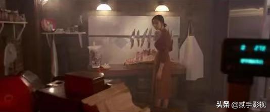 美女屠夫开肉店，生意火爆，警察不要工作，就想进来看一眼老板娘