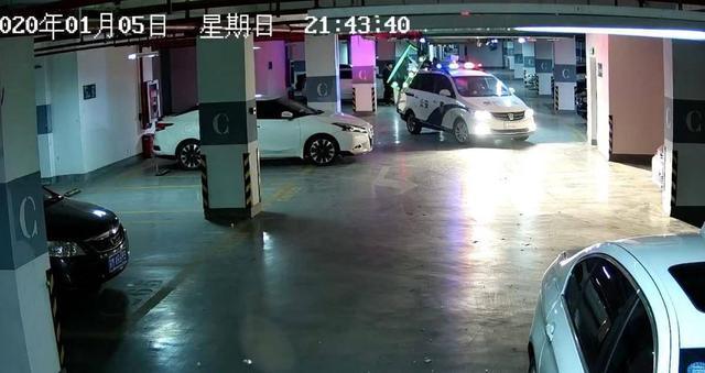 停车被刮找到了肇事者应该怎么赔,车停在原地被刮了肇事者怎么赔