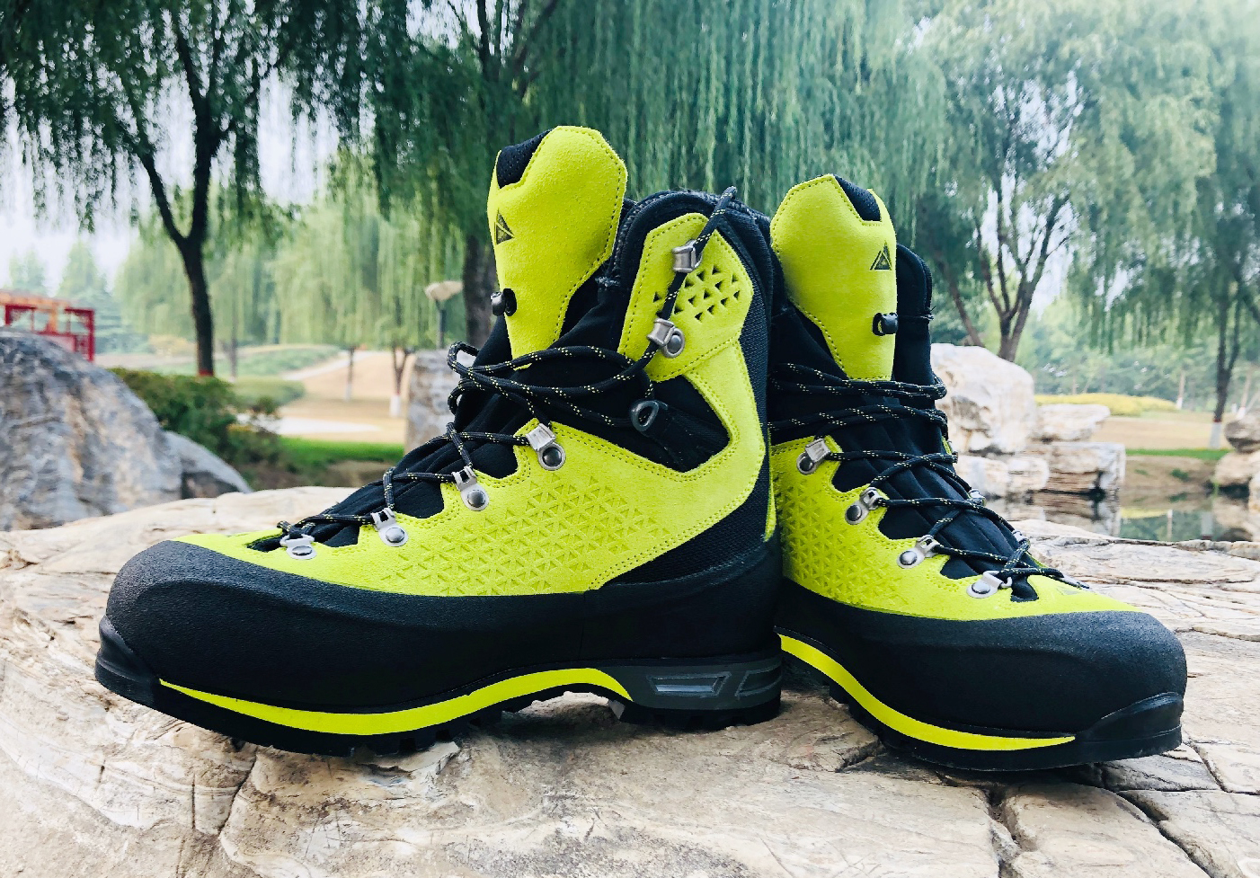 高帮登山鞋的缺点,lowa高帮登山鞋测评