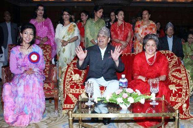 喜马拉雅山采蜜人：专供尼泊尔皇室，每公斤高达3500美元