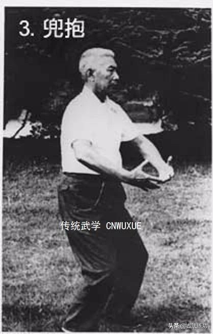 站桩时手可以上下活动吗,站桩时身体会随着呼吸上下起伏